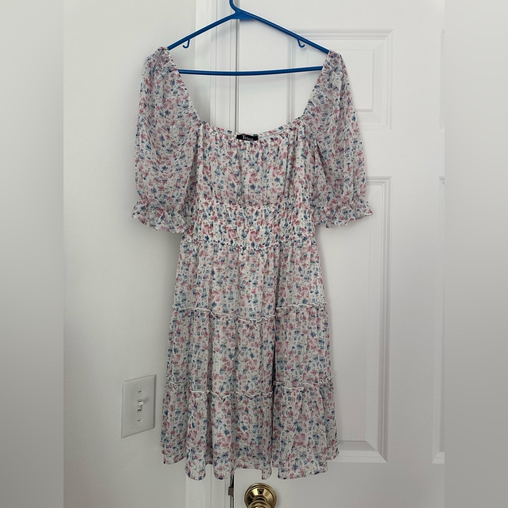 Trixxi Womens Tiered Smock Fit & Flare Dress, Floral, Juniors, S